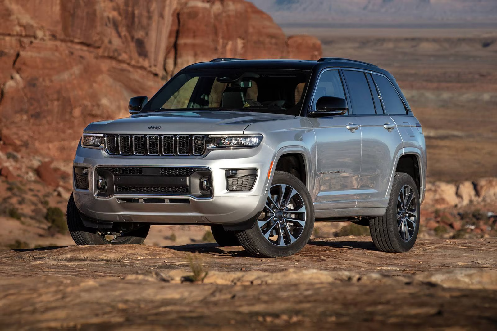 Does Jeep Grand Cherokee Hold Its Value: Expert Analysis