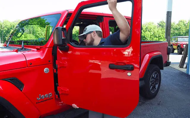 How to Easily Remove Jeep Gladiator Doors: Step-by-Step Guide